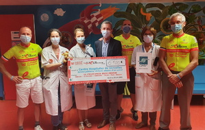 Remise d'un chèque de 6100€ au service pédiatrie de l'hôpital MIGNOT de Versailles